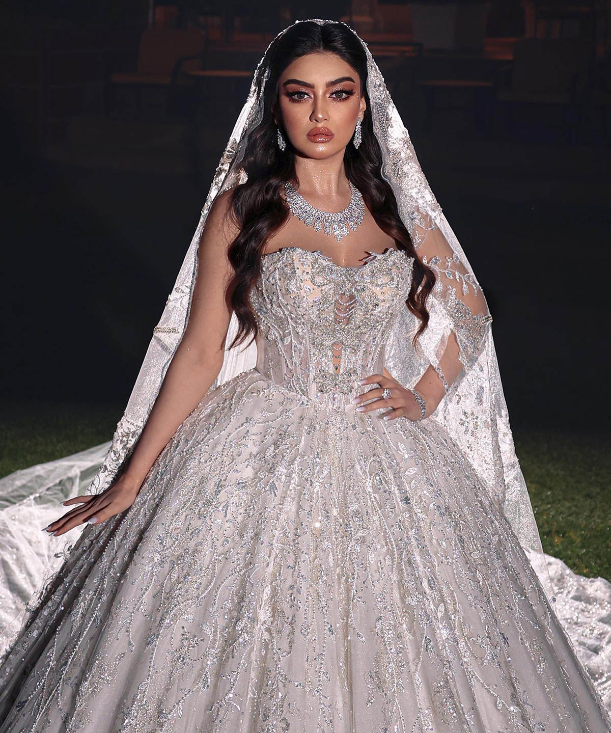 Sparkling Sweetheart Wedding Dresses Ball Gown Sexy Sleeveless Customized Vestido De Noiva Beaded Lace Bridal Dress