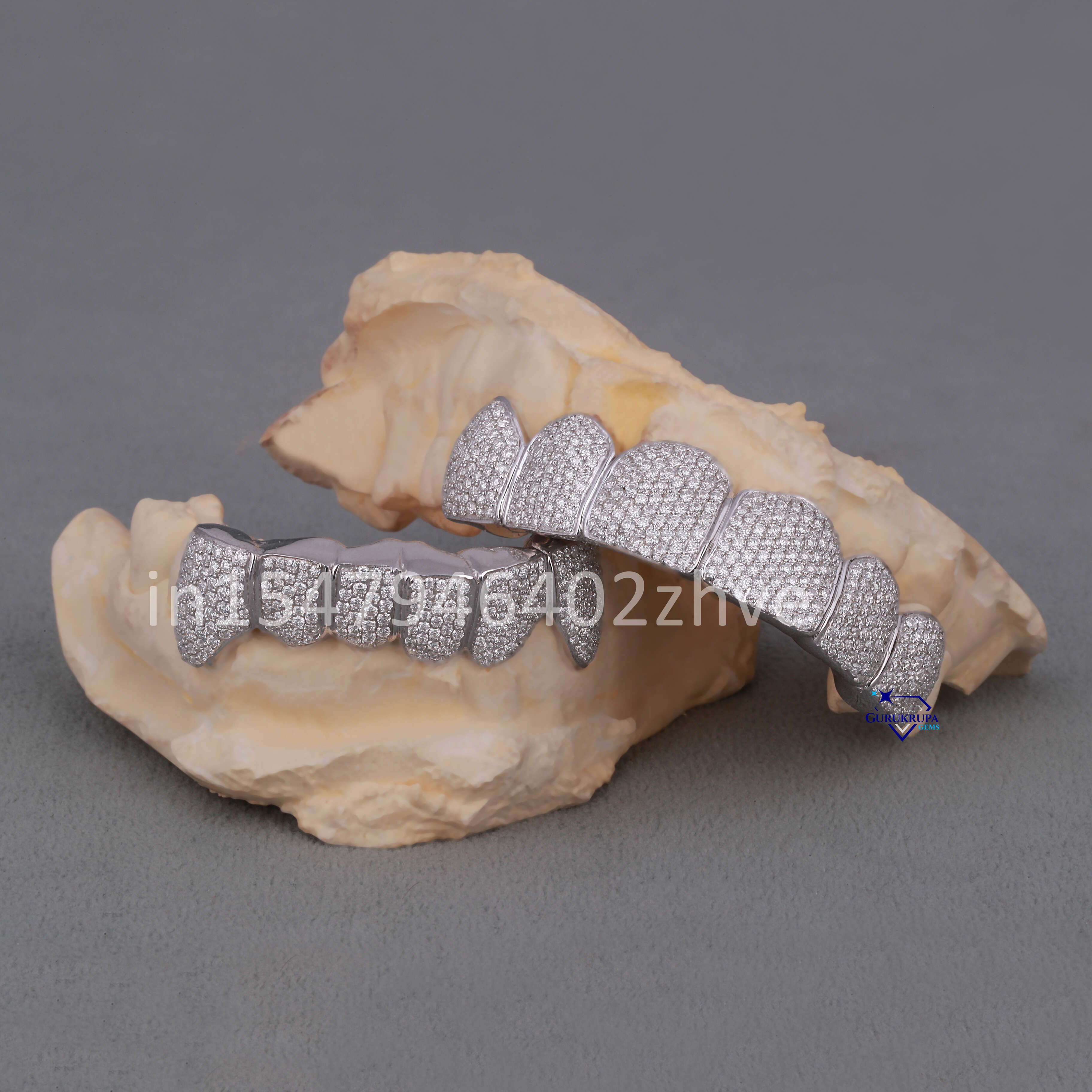 Multi Layered Dental Composite Diamond Teeth Grillz Vvs Clarity 14Kt Gold Moissanite Diamond Dentures Wholesale Seller