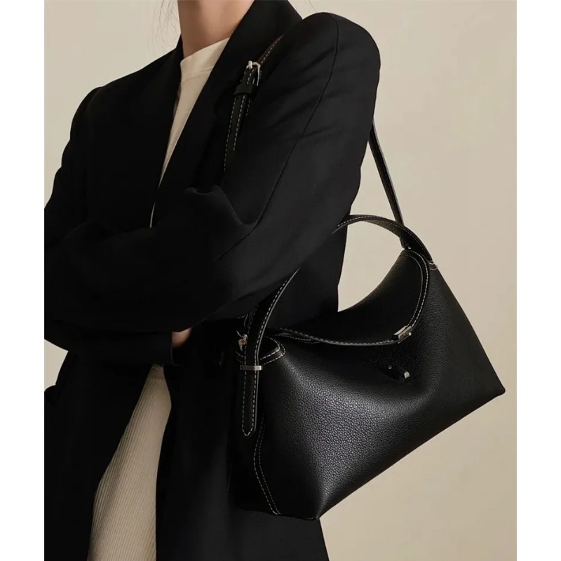 Designer Shoulder Bag and Crossbody Messenger Style Elegant Cloud Clutch Crafted from Premium Cowhide Leather