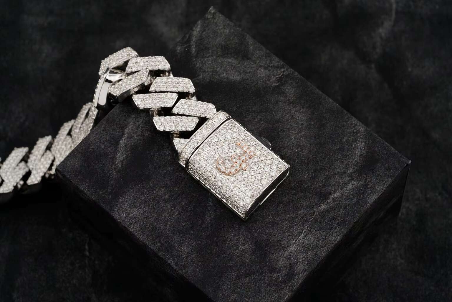 Two Row VVS Moissanite Cuban Link Chain Bracelet New Design Iced Out Moissanite Jewelry Diamond Main Stone for Gift From India