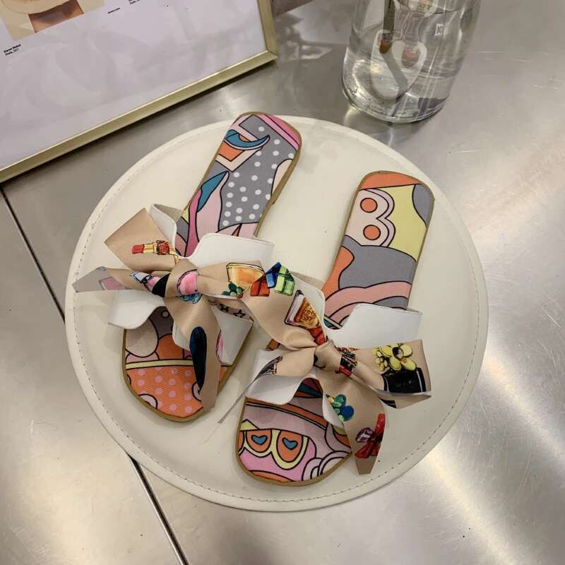 2025 Summer New Ethnic Graffiti Designer Fashion Bow Sandals Korean Edition One Word Slippers Indoor and Outdoor Beach Shoes