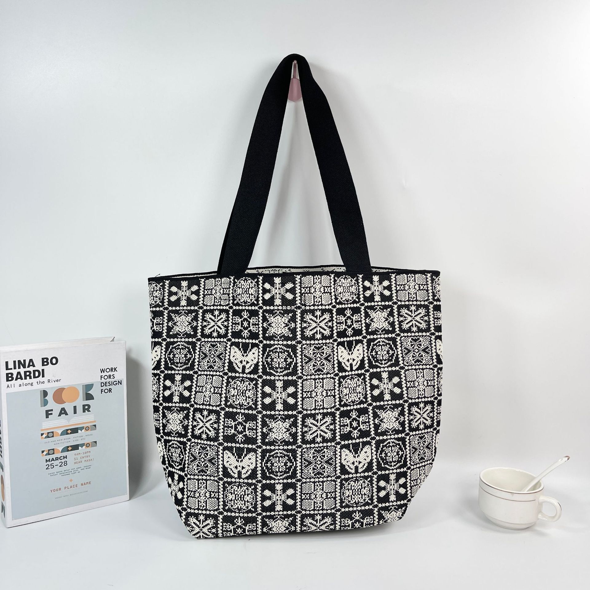 Designer 2025S new few black vest pattern cashew flower women lace up large capacity knitted shoulder bag