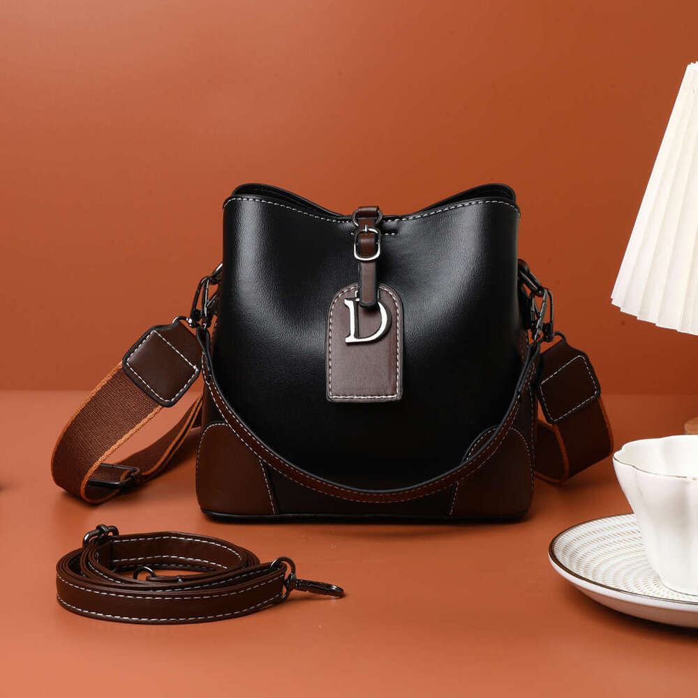 Suni's niche light luxury women's high-end texture bucket bag, 2025 new fashionable single shoulder crossbody bag