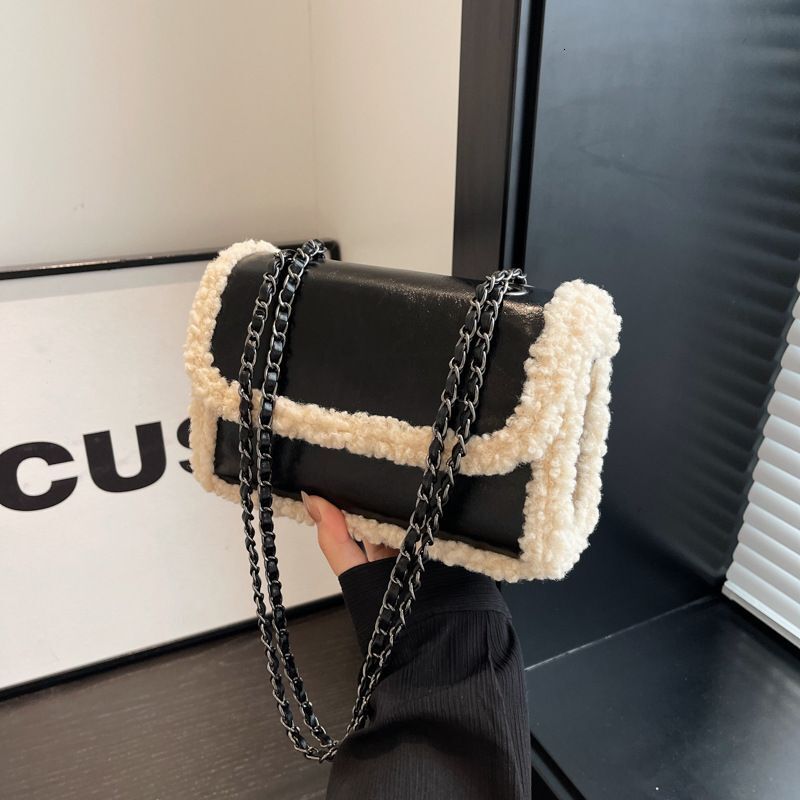Winter Popular Plush 2024 New Style Fashion Advanced Chain Shoulder Simple Retro Crossbody Small Square Bag