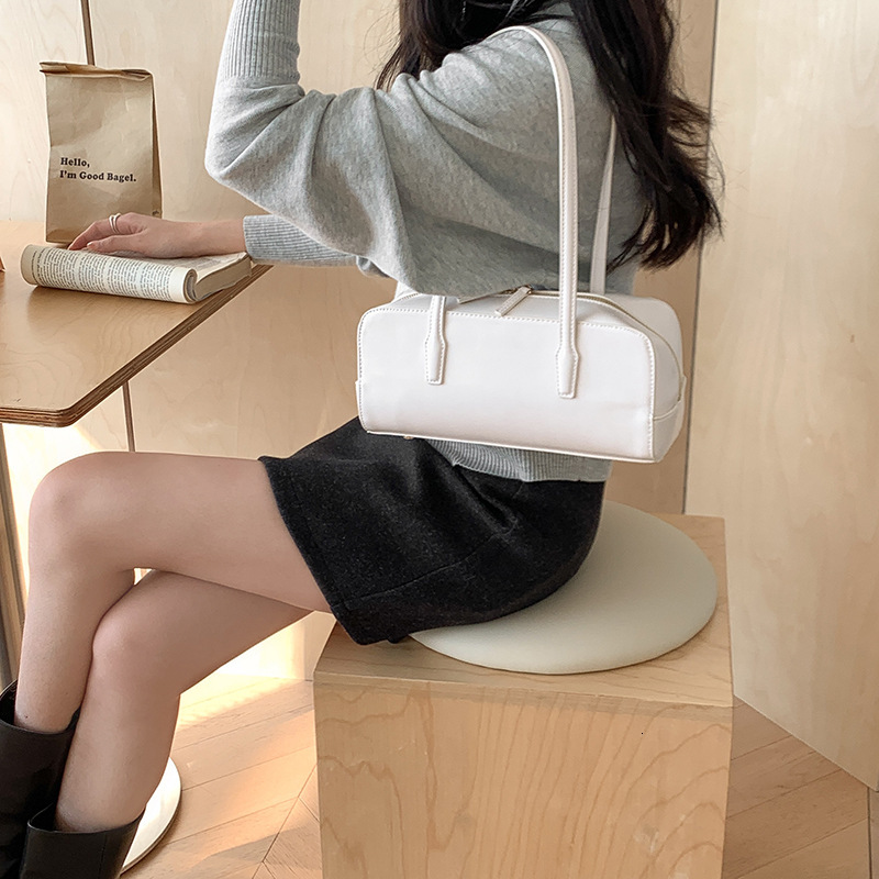 Minimalist French Retro Advanced Pillow Bag 2025 New Commuter Large Capacity Underarm Bag Korean Version Shoulder Bag Designer Bag for Women