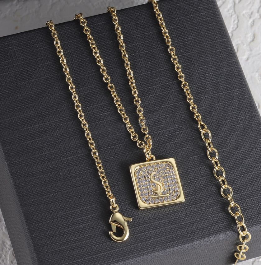 Designer Diamond Square Pendant Necklaces Fashion Crystal Letter Necklace 18K Gold Plated Chain Classic Lovers Gift for Women Wedding Party Jewelry