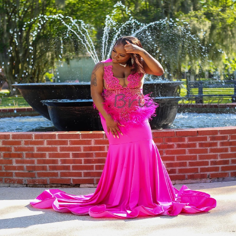 Elegant Hot Pink Prom Dress With Feather Glamorous Mermaid Rhinestone Evening Dress Plus Size Formal Fifteen Birthday Dress 2025 Black Girls Bespoke O