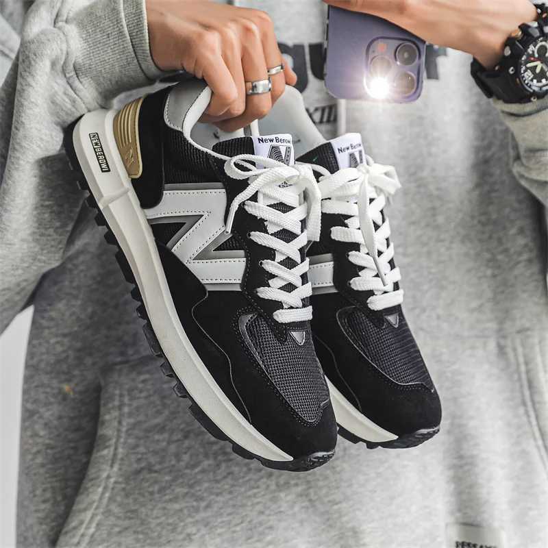Mens Four Seasons Couple Sports Running Shoes Womens Breathable Board Shoes Fashion Mesh Outdoor High Quality Classic Sports Shoes Y250325