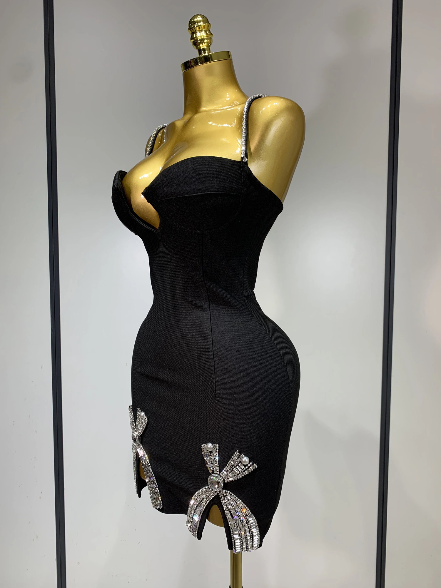 Womens Celebrity Sexy V-neck Beaded Black Mini Body Bandage Dress Knitted Elegant Nightclub Party Dress 250322