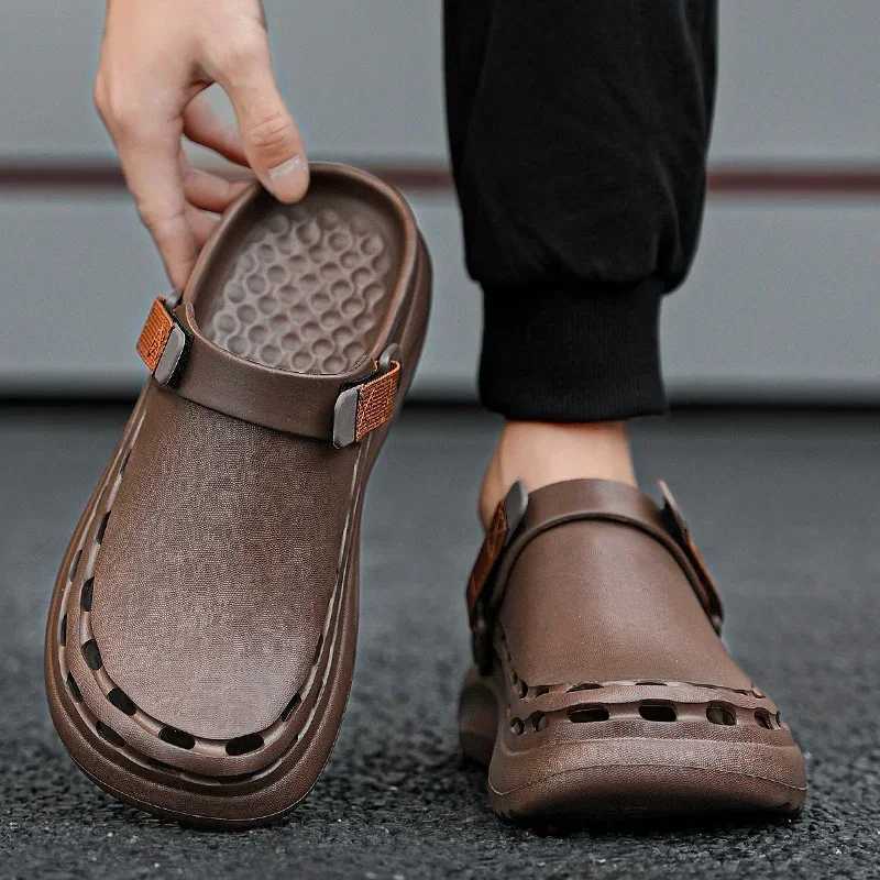 Quick drying EVA solid color mens sandals are fashionable lightweight and essential for outdoor travel. They are beach shoes and casual mens slippersX