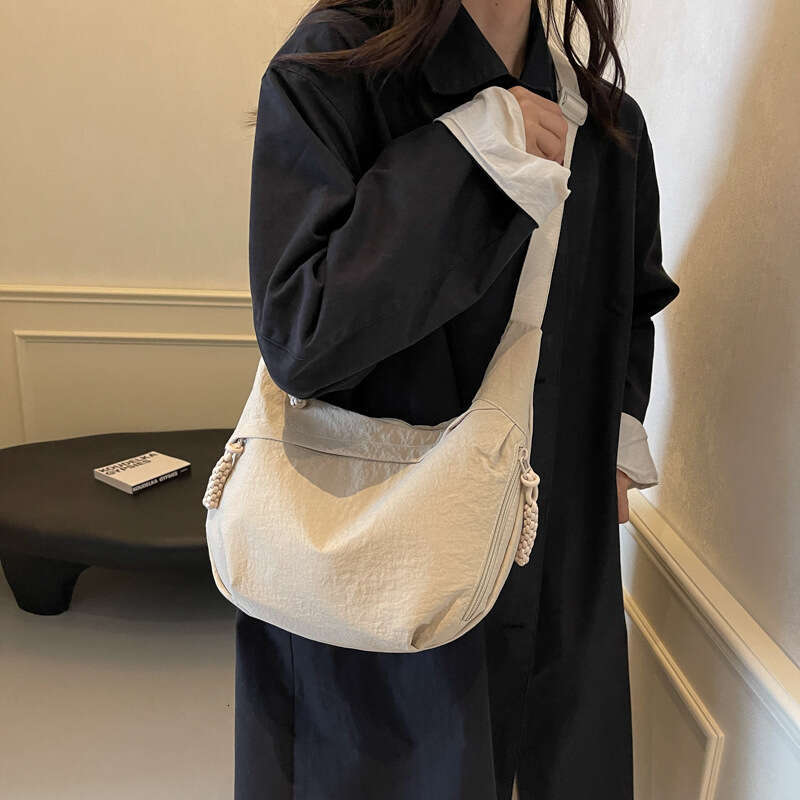 Simple and large capacity crossbody 2024 new style student small single shoulder cloth bag, versatile dumpling bag for women