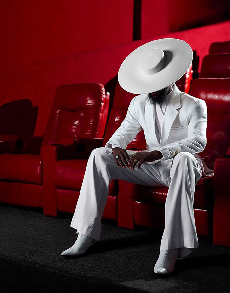White Mens Wedding Tuxedos Unique Slim Fit Party Birthday Groom Wear 2 Pieces Customized Cosplay Outfits