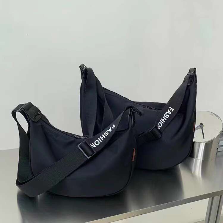 Small and simple cross body dumpling new casual sports style Oxford cloth shoulder bag with large capacity for women's bags