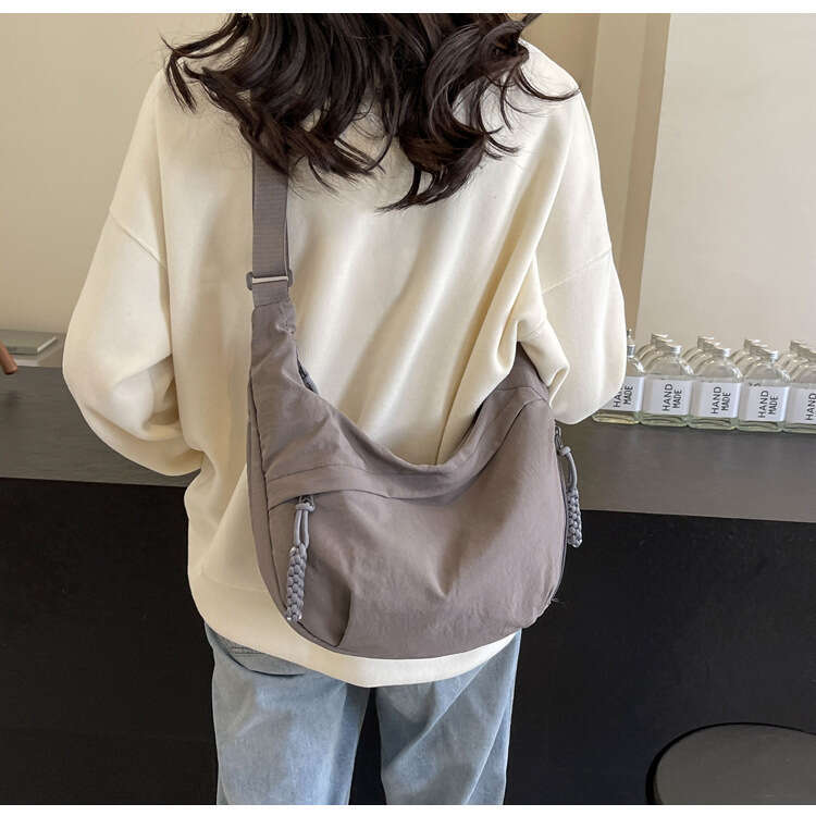 Fashionable girl class crossbody simple and large capacity shoulder bag, ins high-end commuting dumpling bag