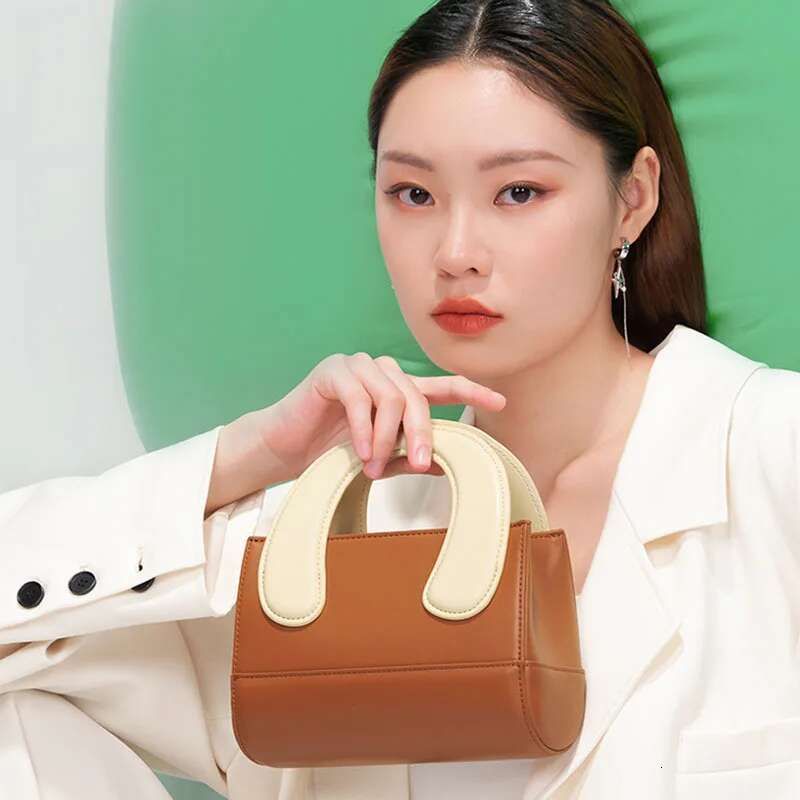 Alirattan 2025 New Cute Handheld Cowhide Single Shoulder Women's Square High Grade Genuine Leather Crossbody Bag