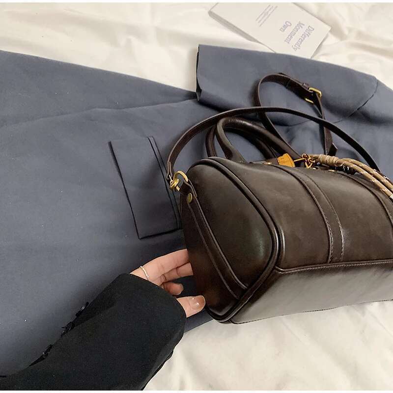 Classic Designer Pillow Handbag With Pendant For Women 2024 New Fashion Waxy Leather Boston Clutch Vintage Crossbody Bag
