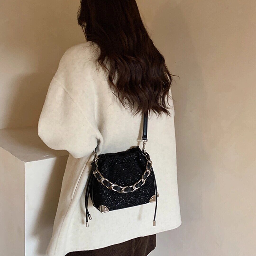 2025S Fashion Designer New Early Spring Chain High Beauty Sparkling Galaxy Bucket Women S Super Hot Commuter Shoulder Crossbody Bag