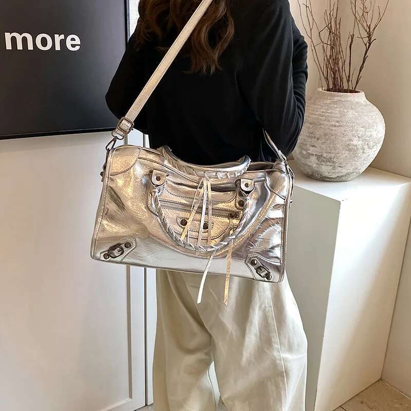 Designer 1900S Vintage Rivet Tote Women High Quality Leather Large Capacity Shoulder Strap Handbag Gothic Travel Bags