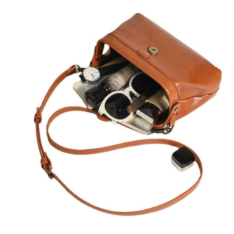 Bag Japanese and Korean mini clip for women, crossbody bag 2024 new fashion doctor bag, single shoulder phone