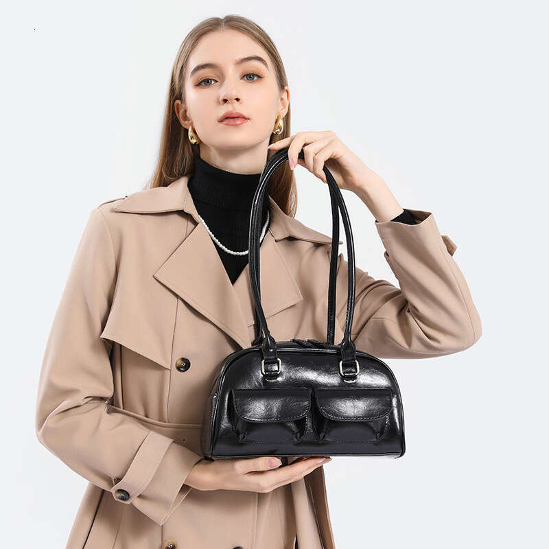 Korean Dizziness Needle Xu Yunzhen Same Style Oil Wax Skin Bowling Multi Pocket Underarm Commuter Handheld Shoulder Bag