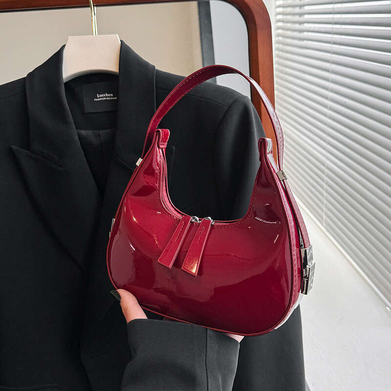cd New Handheld Crescent for Women, High end Versatile Underarm Bag, Fashionable and Casual Commuter Single Shoulder Dumpling Bag