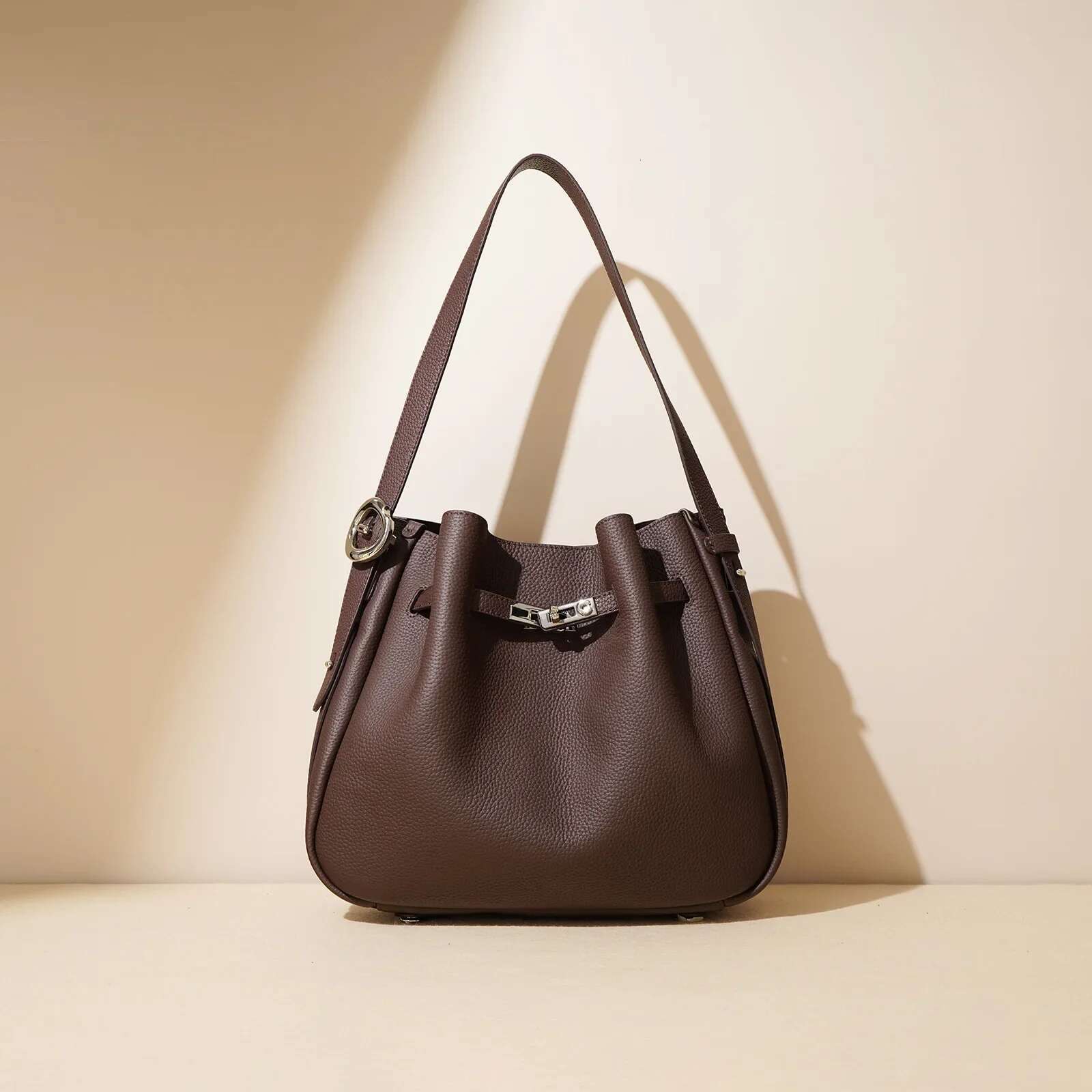 High-End Feel Casual Women's Niche True Leather Cow Bucket Versatile Stylish Single Shoulder Crossbody Bag Large Capacity