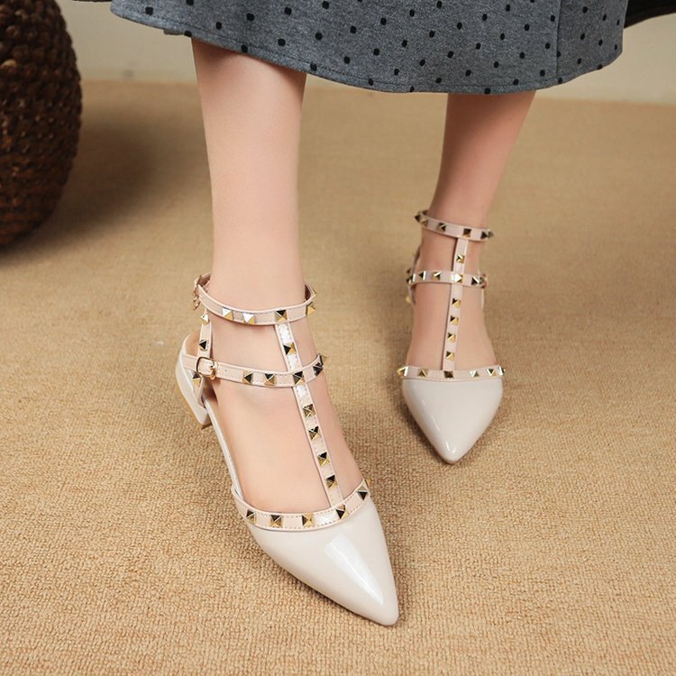 2025 Spring/Summer New Large Rivet Cap Sandals for Women, Pointed T-shaped with Thick Heel and Low Heel, Women's Shoes