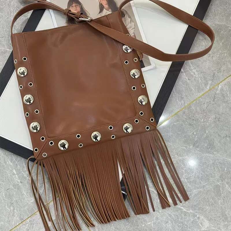 Fashion New Leather Tassel Shoulder Rivet Design Trend Underarm Ladies Motorcycle Handbag Lipstick Coin Purse Bucket Bag