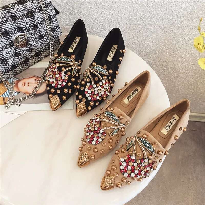 2025 Summer New Pointed Women's Flat Shoes Cherry Rivet Classic Women's Ballet Designer Fashion Flat Shoes Soft Boat Shoes