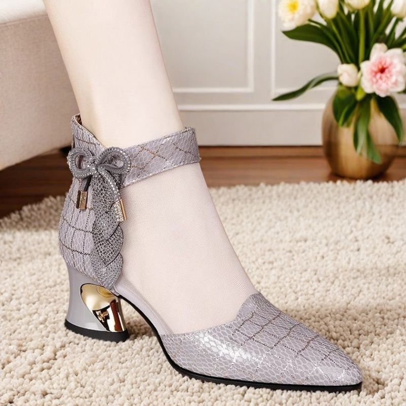 Butterfly rhinestone pointed mesh boots, hollow mesh sandals at the middle heel, thick heel, 2025 spring/summer new breathable