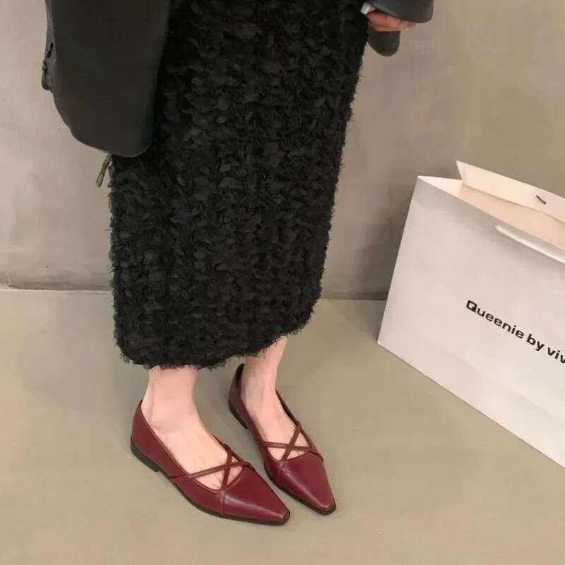 2025 Summer New Cross Belt Women's Pointed Dress Designer Fashion Flat Shoes Women's Red Soft Bottom Ballet Shoes