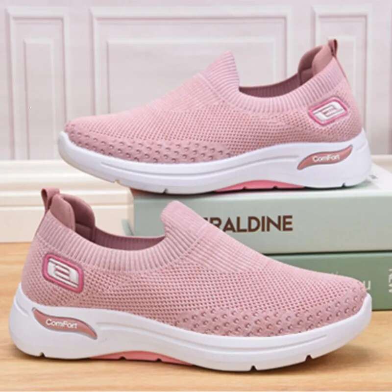 2025 Summer New Casual Flat Shoes Summer Sports Breathable Lightweight Outdoor Running Shoes Soft and Comfortable Mesh Women's Designer Fashion S