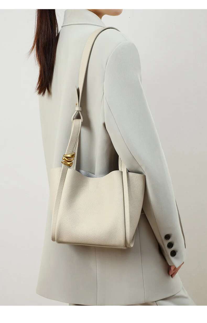 New Women's Shoulder Bucket Large Capacity Leather Vegetable Basket Hand-Held Diagonal Straddle Bag Preferred By Girls