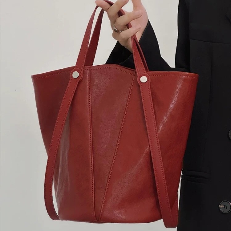 2025S Fashion Designer Advanced Water Bucket For Women Autumn And Winter New Large Capacity Armpit Versatile Tote Bag Commuting Bag