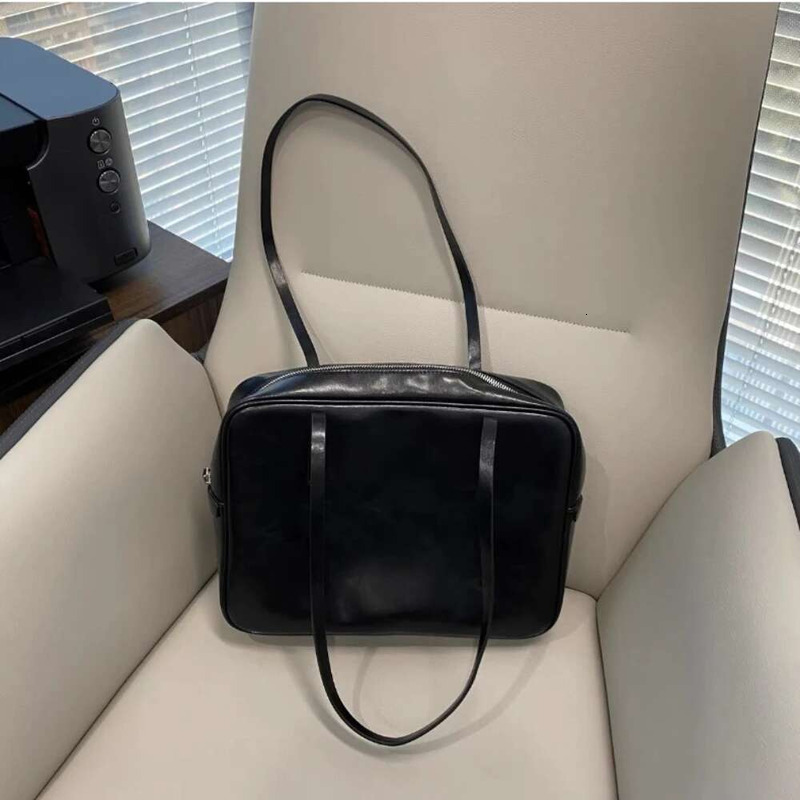Simple Leisure Square Commuter Tote First Layer Oil Wax Cow Leather Women Armpit Shoulder Glossy Black Ladies Hand Bag