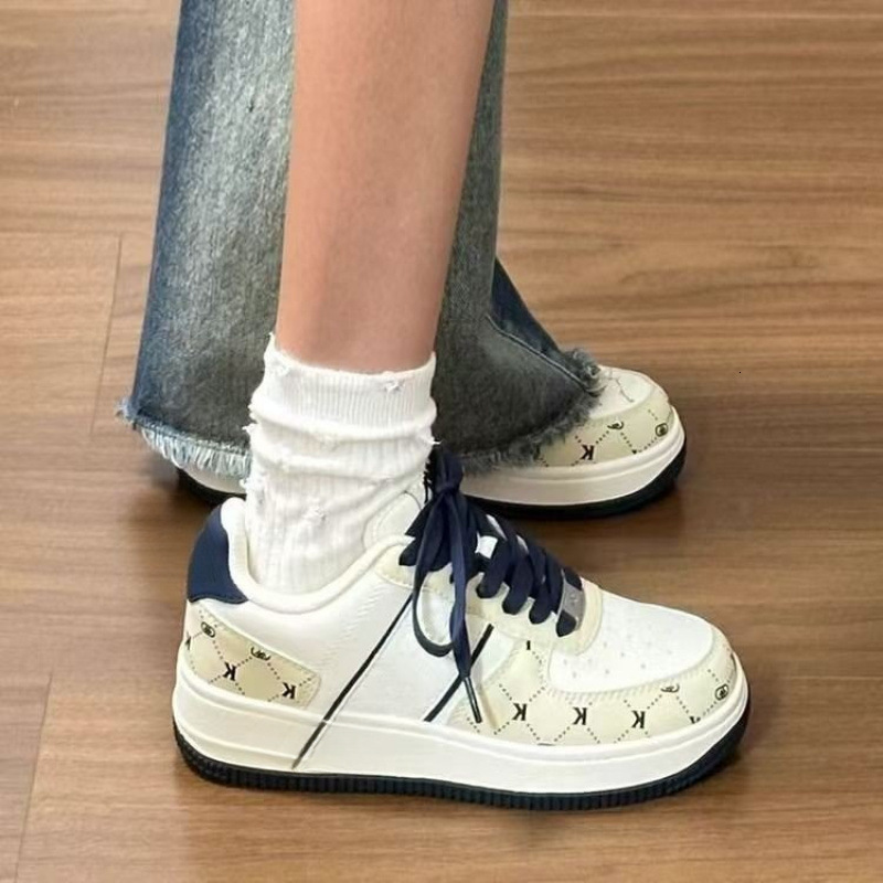 Designer Shoes For Autumn 2025 Women's Soft And Thick Soled Board Shoes New Casual And Comfortable White Shoes Women's Fashionable Printed S
