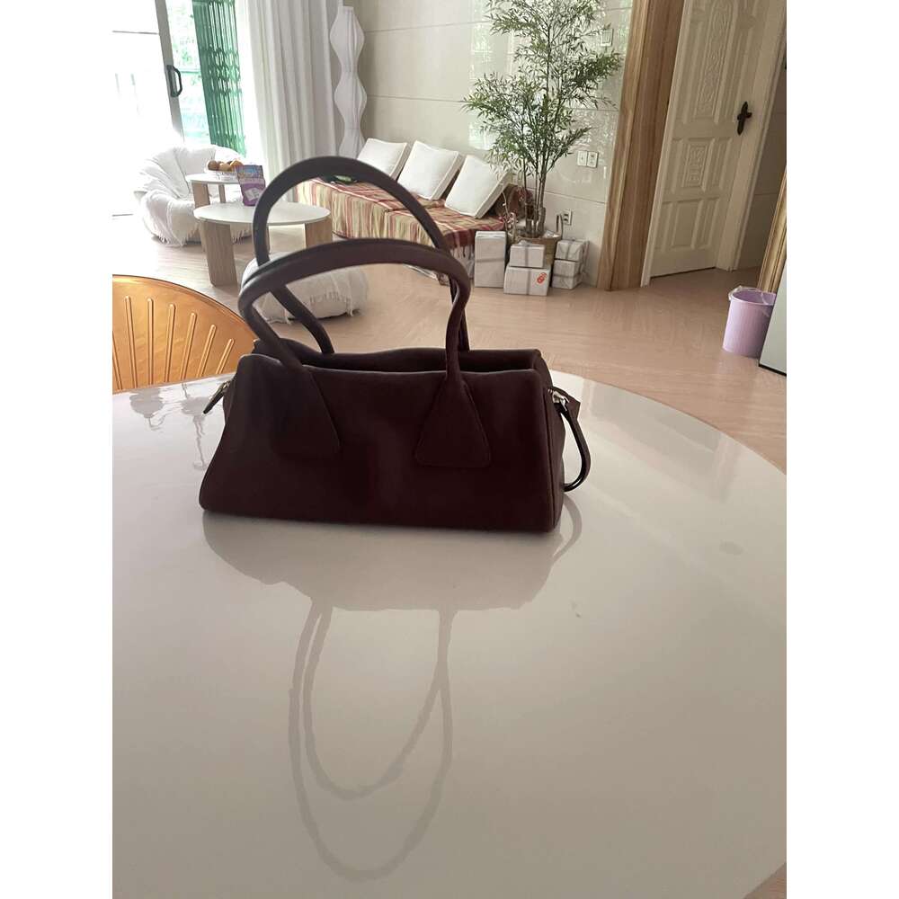 Women's Bags Underarm Stick Bag for Women New Edition, niche designer style, fashionable and simple commuting bowling bag