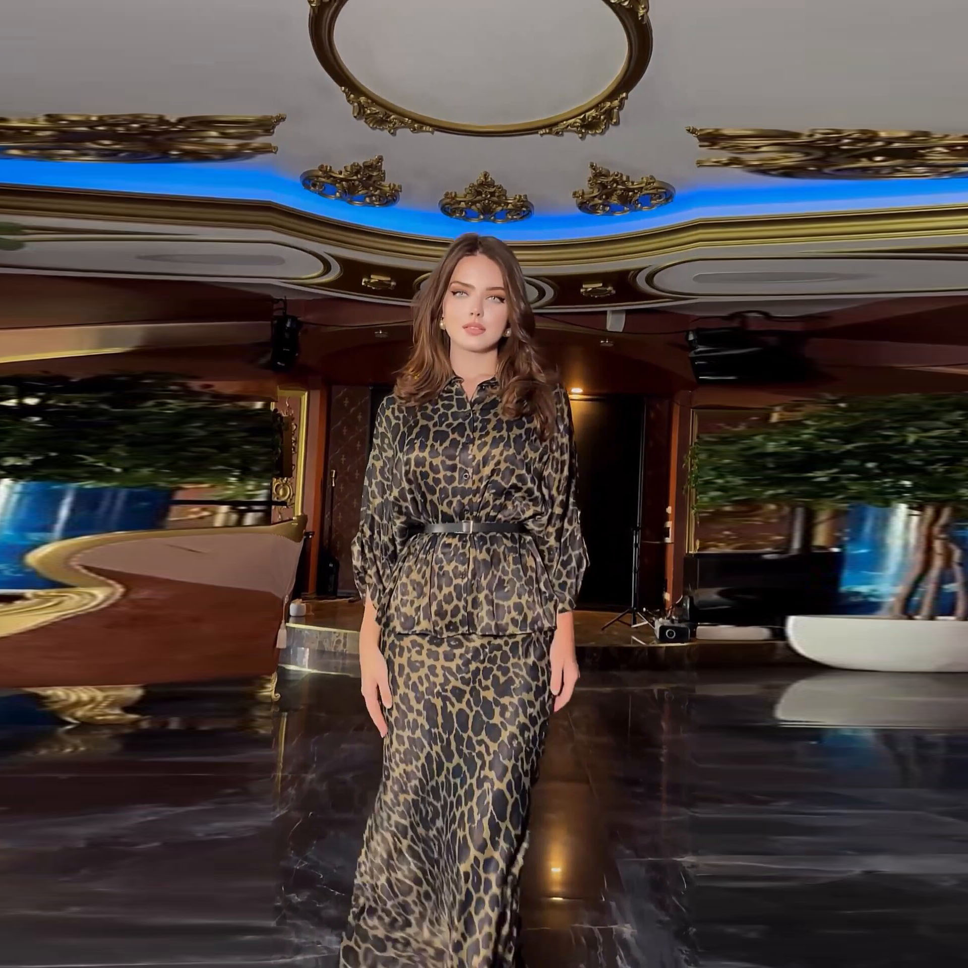 2025 new fashionable temperament plus leopard print long sleeved shirt and skirt set