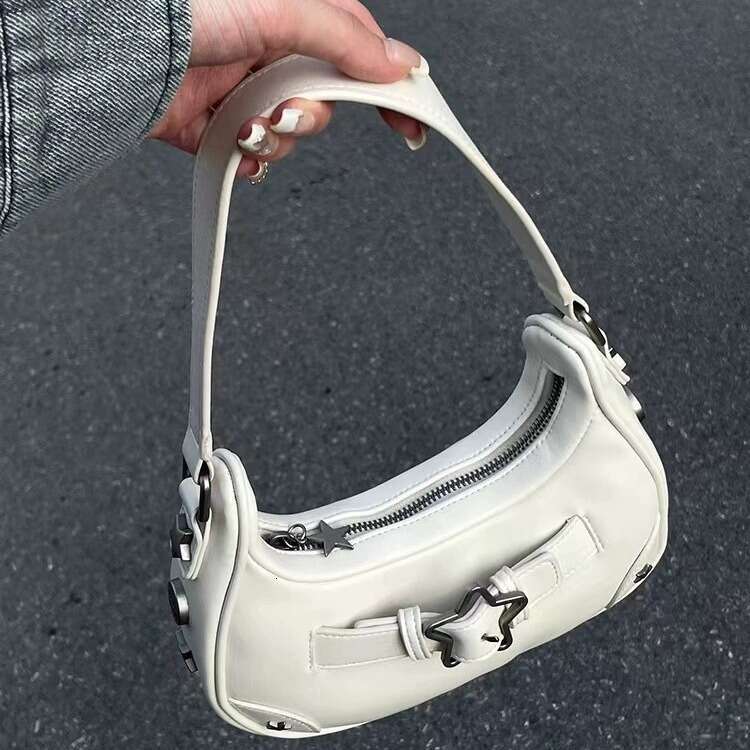 95 French Stick 2024 New Spicy Girl Underarm Popular PU Leather Personalized Star Buckle Single Shoulder Women's Bag This Year