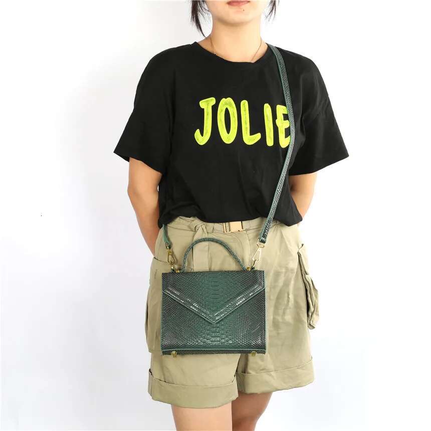 Dubai New Snake Pattern Shoulder Crossbody Bags For Women 2025 Arabia Fashion Design Lady Crocodile Travel Handbag