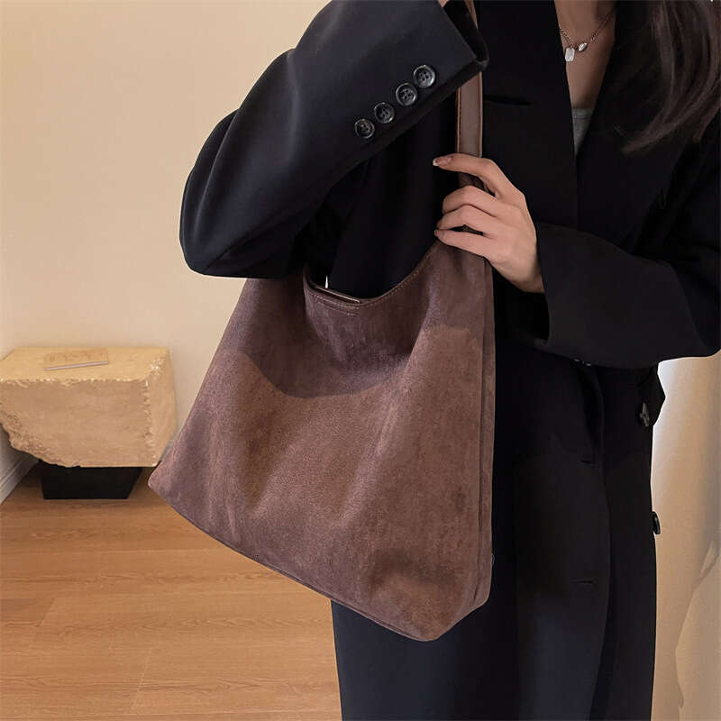 e4 Soft suede bread for women 2025 new autumn and winter popular large capacity shoulder bucket bag
