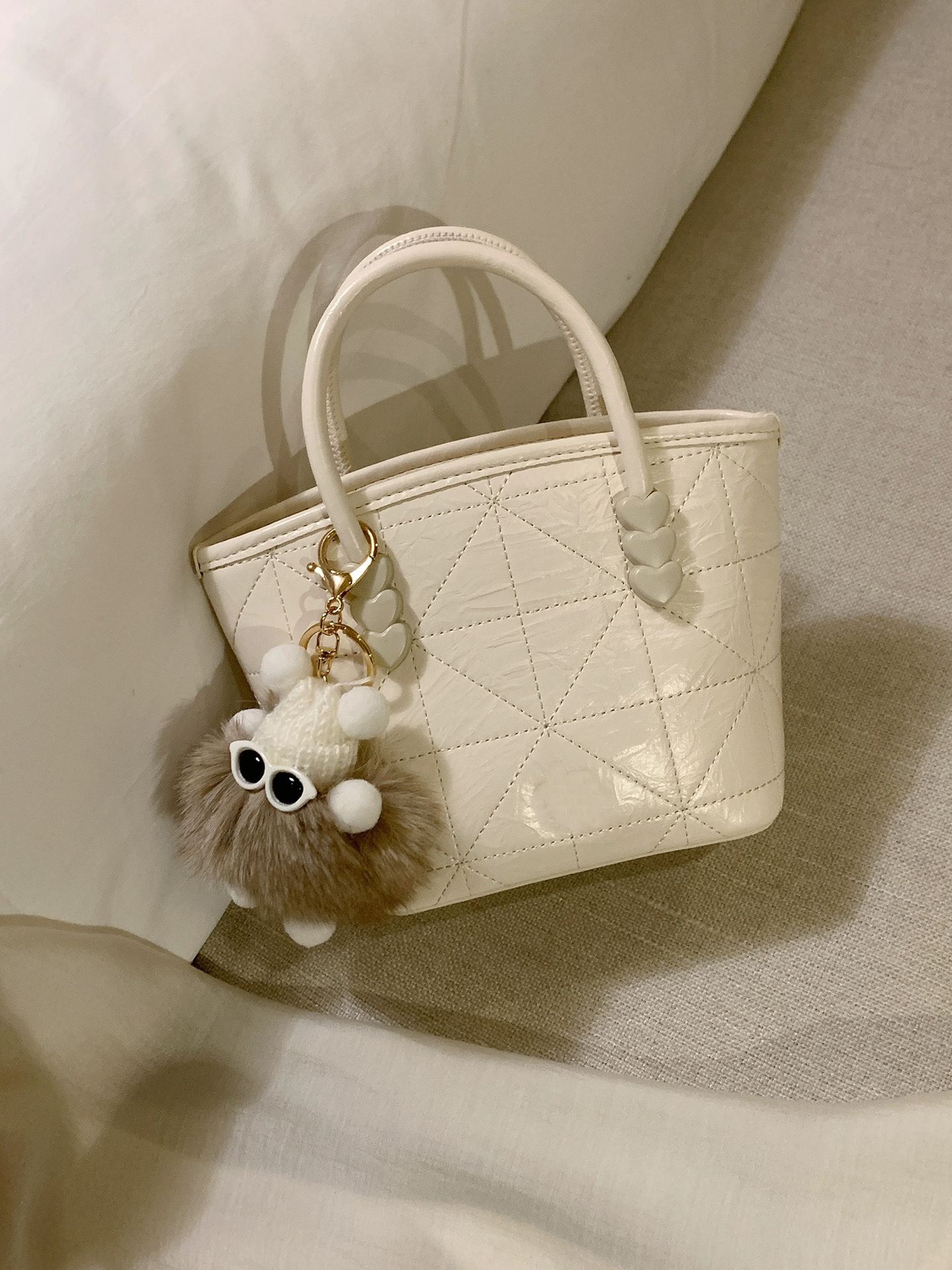 2025S Fashion Designer Plush Spring Encounter Handheld Tote Pendant New Style This Year Keychain Popular Crossbody Bag