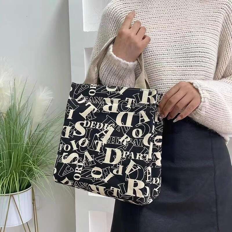 2024 new cute and stylish canvas with large capacity office use, lunch box bag for moms to go out, fashionable handbag