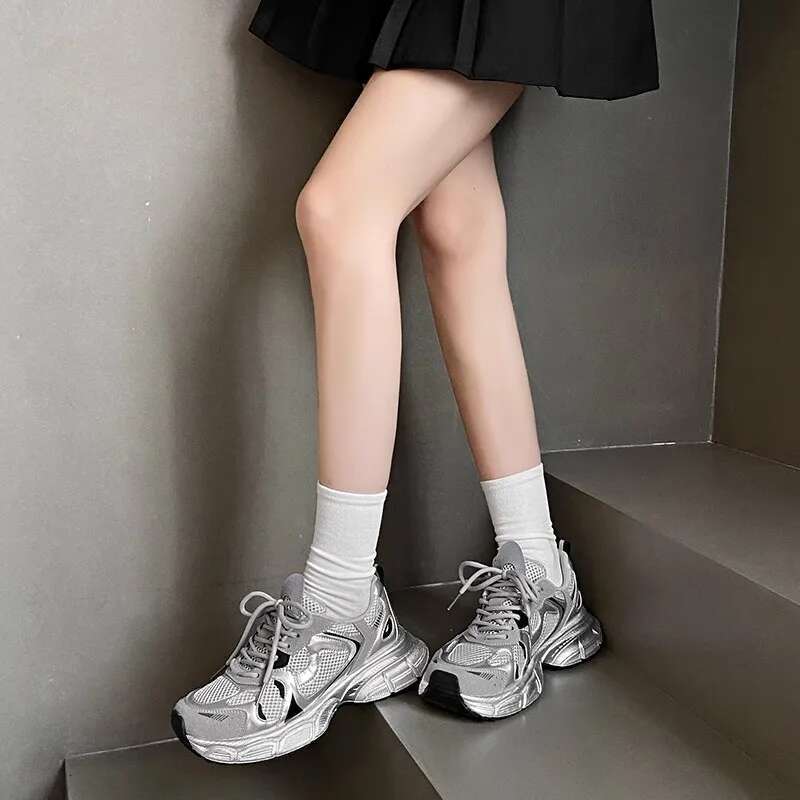 Designer Shoes 2025 Women's Flat Shoes Grey Casual Sports Shoes Women's Thick Soled Sports Shoes Women's Outdoor Multi Functional Board