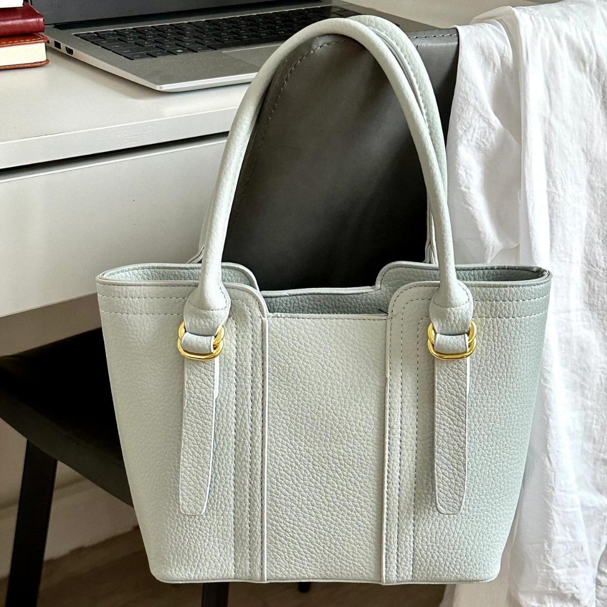 2025S Fashion Designer Handbag For Ladies New Niche Texture Shoulder High End Sensory Communication Crossbody Bag Simple Bucket Bag