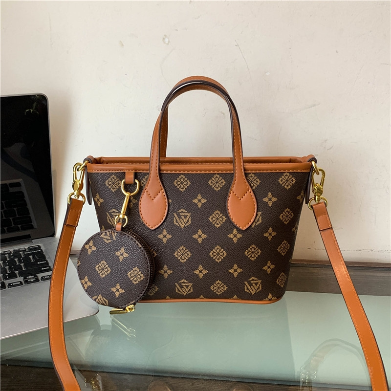 Free shipping 2025 new designer bag fashionable commuting large capacity tote bag for women crossbody bag hand-held shoulder bag brown