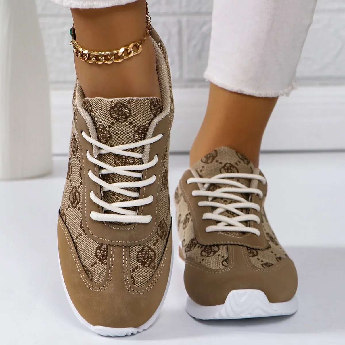 Designer Shoes 2025 Spring And Autumn Light Luxury Fashion Outdoor Multi Functional Women's Sports Shoes Casual Comfortable Lace Up Women's 