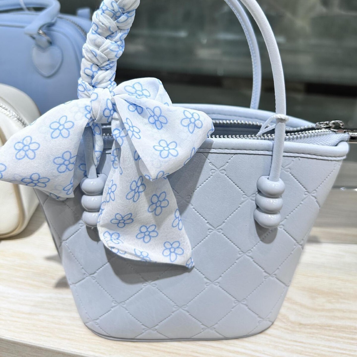 2025S Fashion Designer New Light Luxury Niche High End Fashion Versatile Commuting Large Capacity Hand Held Single Shoulder Women S Crossbody Bag
