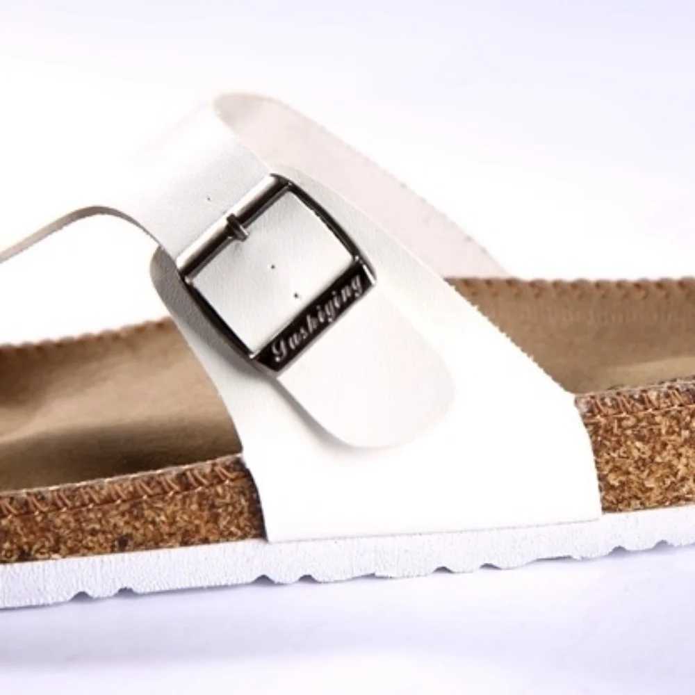 2025 Womens Soft Bottom Sandals New Summer Outdoor Beach Shoes Mens Soft Leather Garden Shoes Casual N Skating Beach SandalsXJ250326