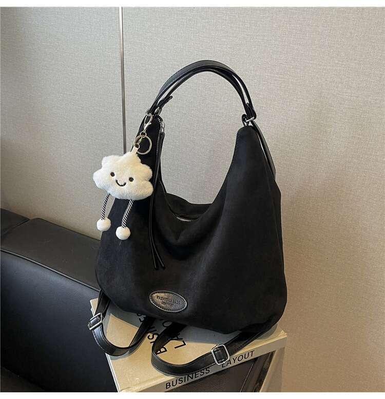 42 Fashionable pleated women's autumn and winter new style large capacity bag 2024 texture double shoulder suede trendy pendant